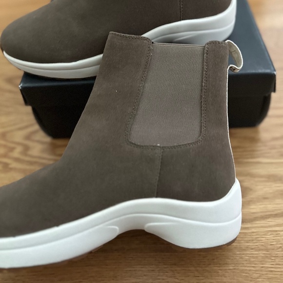 Lauren Ralph Lauren NWT Rylee Suede Slip On Sneaker Boot (8) - Picture 9 of 16